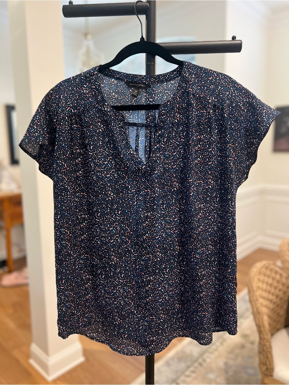 ✨ Bundle of 4 Medium Blouses | Loft + Ann Taylor + Banana Republic | EUC ✨ - Picture 8 of 14